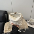 Sac bandoulière blanc matelassé avec motif cœur et boucle métallique élégante - Blanc