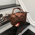 Mini sac bandoulière à motif léopard avec finitions en cuir brun et sangle amovible - Marron