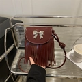 Elegante borsa a tracolla bordeaux con nappine a frange e fiocco in metallo argento - Rosso