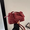 Secchiello chic in tweed bordeaux con coulisse e sottili fili metallici dorati - Rosso