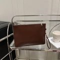 Pochette enveloppe marron foncé avec fermeture éclair dorée et dragonne latérale - Marron