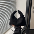 Bolso de mano chic en peluche negro con cremallera y correa para un estilo invernal - Grande / Negro