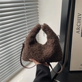 Bolso de mano minimalista de felpa marrón oscuro con asa integrada y bandolera - Grande / Marrón
