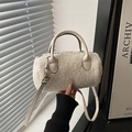 Mini sac à main cylindre en peluche sherpa blanc crème avec bandoulière réglable - Blanc