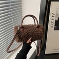 Petit sac seau cylindrique en peluche marron avec anses en cuir et boucle argentée - Marron