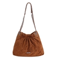 Bolso cubo acolchado marrón oscuro con cadena de plata y logo de la marca - Marrón