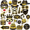Accesorios para fotomatón de 18 cumpleaños en cartulina negra y dorada brillante - Tema del decimoctavo cumpleaños