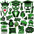 Detalle de accesorios para fotos de graduación 2026 en verde brillante y negro - 30 Tarjetas/30 Palos/Puntos de Pegamento / Verde