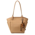 Sac fourre-tout kaki en similicuir texturé avec pendentif fleur sur fond blanc - Avec Pendentif / Khaki