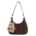Bolso de ante marrón oscuro en forma de medialuna con colgante de perro de peluche - Con Colgante / Marrón