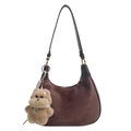 Bolso de hombro retro marrón oscuro en ante mate con colgante de perro de peluche - Con Colgante / Marrón