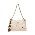 Borsa a spalla trapuntata crema con catena dorata e ciondolo vintage in perle di legno - Bianco