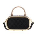 Elegante zwarte gewatteerde box-handtas met gouden B-hardware en metalen handvat - Zwart