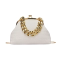 Sac nuage blanc plissé tendance avec grosse chaîne dorée et poignée supérieure - Blanc