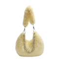 Sac croissant en peluche jaune avec chaîne en perles et bandoulière duveteuse - Jaune