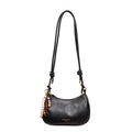Borsa hobo a mezzaluna nera in pelle con tracolla annodata e ciondolo in perle di legno - Nero