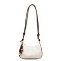 Elegante borsa hobo bianco crema con bordo marrone scuro e pendente decorativo in perle di legno - Bianco Sporco