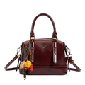 Borsa Boston vintage bordeaux in pelle lucida con ciondolo colorato di foglie e bacche - Con Ciondolo / Borgogna