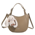 Bolso bandolera de media luna en cuero marrón granulado con colgante de conejo blanco - Con Colgante / Gris elefante