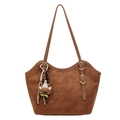 Borsa tote vintage marrone in finta pelle scamosciata con bordi ondulati e orsetto - Con Ciondolo / Marrone