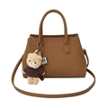 Sac à main en cuir marron à grain lychee avec bandoulière et pendentif ours mignon - Avec Pendentif / Kaki
