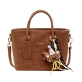 Bolso cubo de cuero sintético marrón con asas y un tierno colgante de oso de peluche - Con Colgante / Marrón