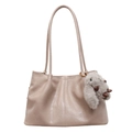 Sac fourre-tout beige minimaliste en similicuir souple avec charm peluche capybara - Avec Pendentif / Blanc Cassé