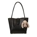 Borsa tote nera in ecopelle con trama a pieghe e ciondolo a forma di coniglio - Con Ciondolo / Nero