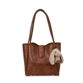 Borsa tote marrone retrò con ciondolo a coniglio di peluche e spalline sottili - Con Ciondolo / Marrone
