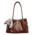 Sac fourre-tout vintage en cuir marron foncé avec pendentif lapin en peluche - Avec Pendentif / Marron