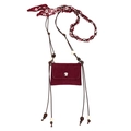 Mini pochette da collo in camoscio bordeaux con tracolla di perline e foulard in seta - Borgogna