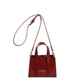 Bolso tote rojo de cuero con letras FASHION & BAGS y correa ajustable para el hombro - Rojo