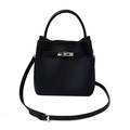 Bolso de mano elegante en cuero negro granulado con hebilla plateada grabada en C - Negro