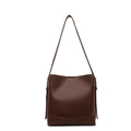 Borsa a secchiello minimalista marrone scuro in ecopelle martellata con tracolla regolabile - 25*10*26 / caffè