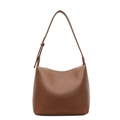 Sac hobo minimaliste en cuir souple marron caramel avec bandoulière réglable - Brun Thé