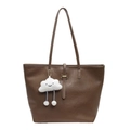 Sac fourre-tout marron foncé avec surpiqûres blanches et pendentif nuage en peluche - Avec Pendentif / Marron