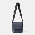 Borsa a tracolla in pelle testurizzata blu scuro con tracolla regolabile e logo - Blu