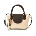 Handtasche aus Kunstleder in Creme und Braun mit Holzperlenquaste und Schultergurt - Weiß