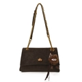 Borsa a tracolla marrone scuro testurizzata con chiusura dorata e ciondolo a mostro - Con Ciondolo / Marrone