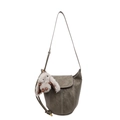 Bolso tipo cubo gris minimalista con costuras en contraste y colgante de conejo peluche - Con Colgante / Verde