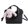 Borsa a secchiello in pelle nera con ciondolo a coniglio di peluche e tracolla dorata - con portachiavi / Nero