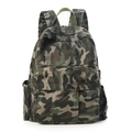 Vorderansicht von Camouflage-Leinwand-Rucksack mit großer Vordertasche und Seitentaschen - Camouflage Braun