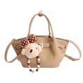 Khakifarbene Tasche mit Litschi-Struktur, Plüschhund-Anhänger und Perlenverzierung - Mit Anhänger / Khaki