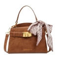 Bolso Kelly de cuero marrón con hebilla dorada y decoración de pañuelo de seda sobre blanco - Marrón