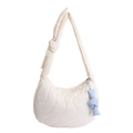 Gesteppte Hobo-Schultertasche in Creme-Beige mit Wellennähten und Dekoknoten - 37x9x28cm / Weiß