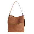 Bolso tipo cubo minimalista en ante marrón caramelo con elegante corte en V - Marrón