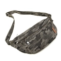 Dunkelgraue Camouflage-Brusttasche aus Canvas mit Reißverschlüssen und Gurt - Camo Grau