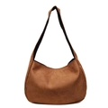 Bolso hobo minimalista en ante sintético marrón con textura mate y diseño elegante - 38x11x28cm / Marrón
