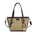 Beigefarbene Beuteltasche mit Faltenstruktur und braunem Lederbesatz für Damen - Khaki