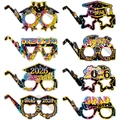 Set van 8 kleurrijke 2026 afstudeerfeest papieren brillen met neon ontwerpen en fotorekwisieten - 8 stuks / Afstudeerseizoen Bril Stijl C